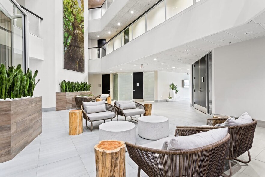 More Photos Of 7680 Universal Blvd, Orlando Office Residential For Lease