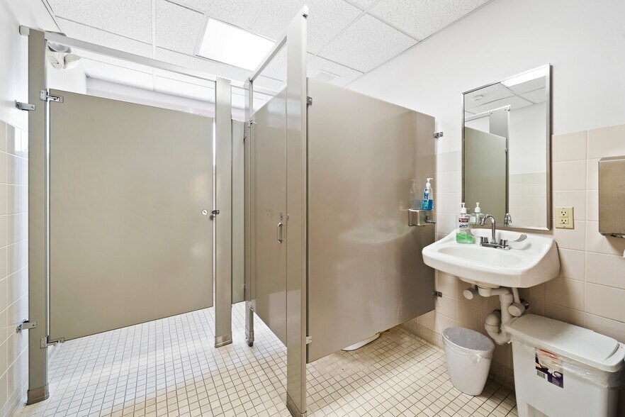 More Photos Of 12 Washington St, Plainville Medical For Lease