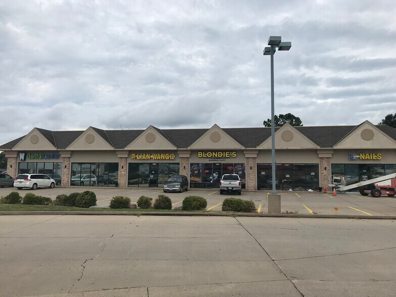 More Photos Of 135 Radio City Dr, Pekin Freestanding For Lease