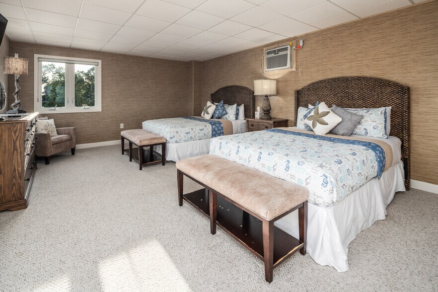 More Photos Of 738 E Main St, Belhaven Hotel For Sale