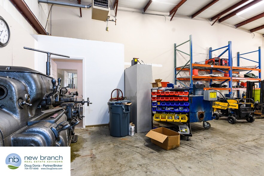 More Photos Of 5630-5638 Harrisburg Industrial Par Dr, Harrisburg Warehouse For Lease