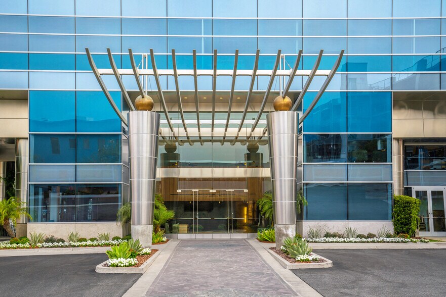 More Photos Of 6040 W Sunset Blvd, Los Angeles Office For Lease