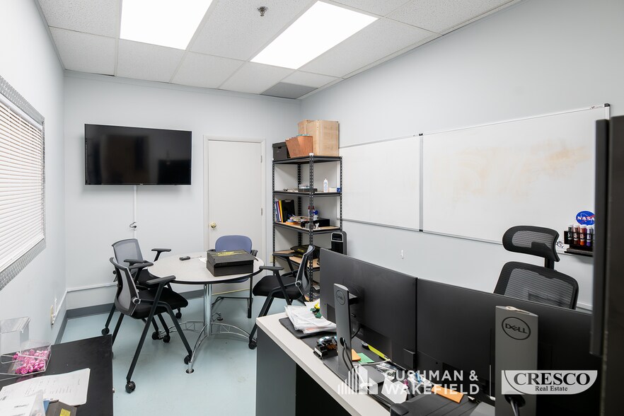 More Photos Of 749 Miner Rd, Highland Heights Office For Sale