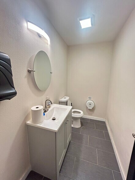 More Photos Of 2300 Grand Blvd, Holiday Flex For Sale