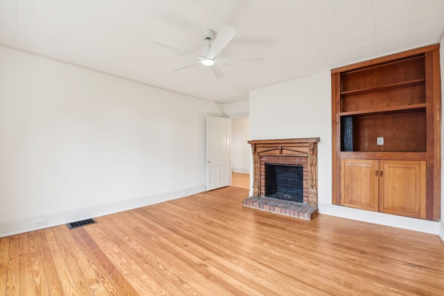 More Photos Of 305 S Main St, Davidson Office For Sale