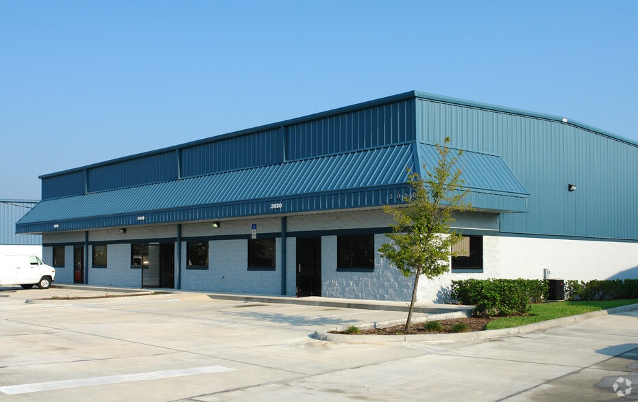 More Photos Of 3930-3950 Saint Johns Pky, Sanford Flex For Lease
