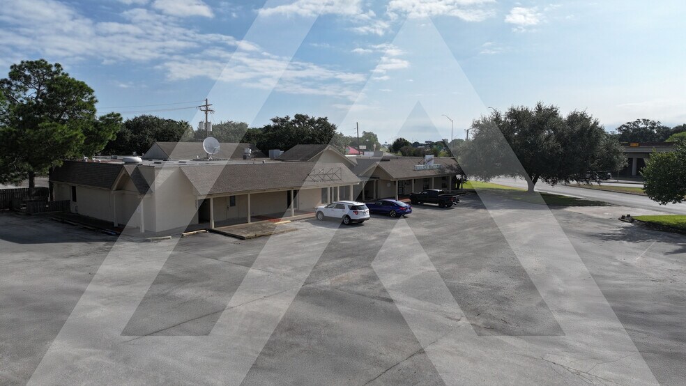 More Photos Of 5601 E Parkway St, Groves General Retail For Sale