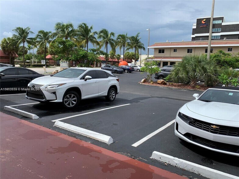 More Photos Of 236 N Federal Hwy, Dania Beach Unknown For Lease