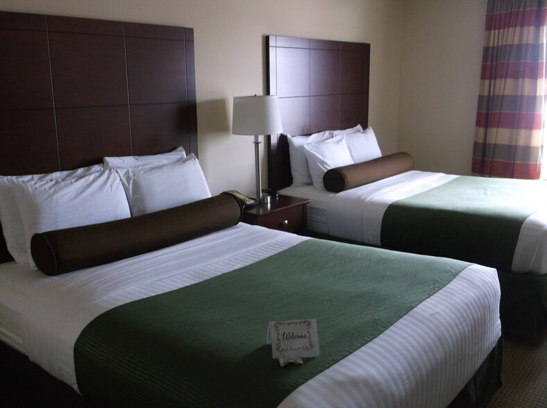 More Photos Of 1515 Planeview Dr, Oshkosh Hotel For Sale