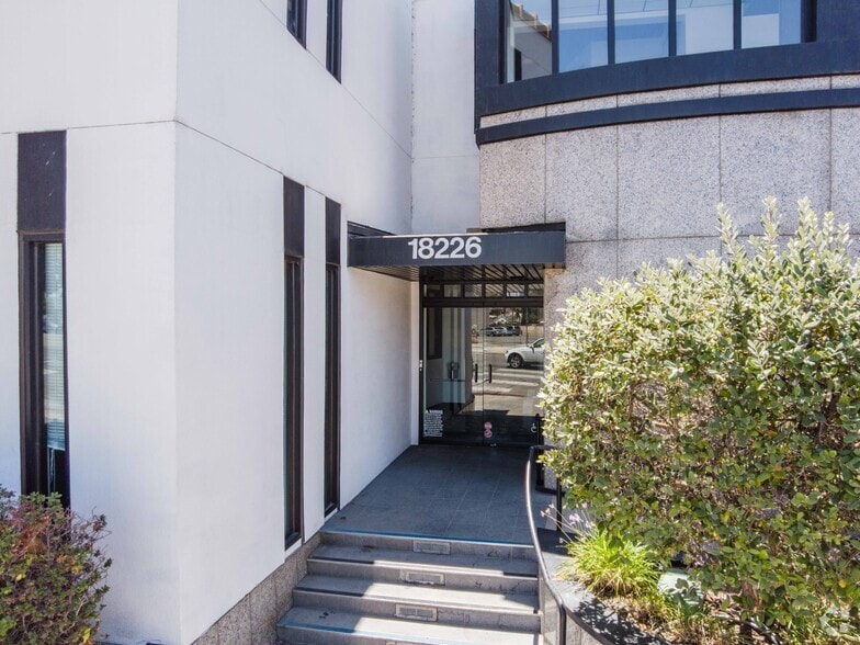 More Photos Of 18226 Ventura Blvd, Tarzana Medical For Lease
