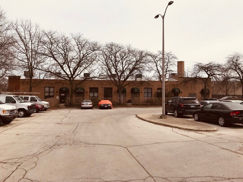 More Photos Of 1310-1324 Oakton St, Evanston Office For Lease