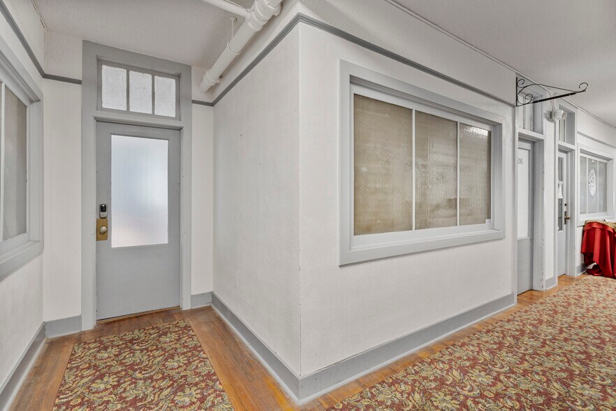 More Photos Of 909 E New Haven Ave, Melbourne Storefront Retail Residential For Lease