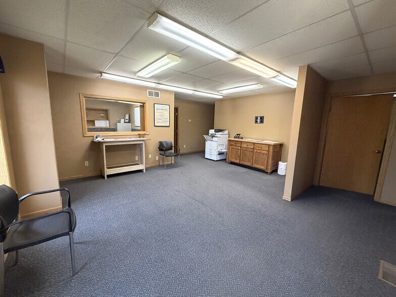 More Photos Of 305 N Mason St, Carrollton Office For Sale
