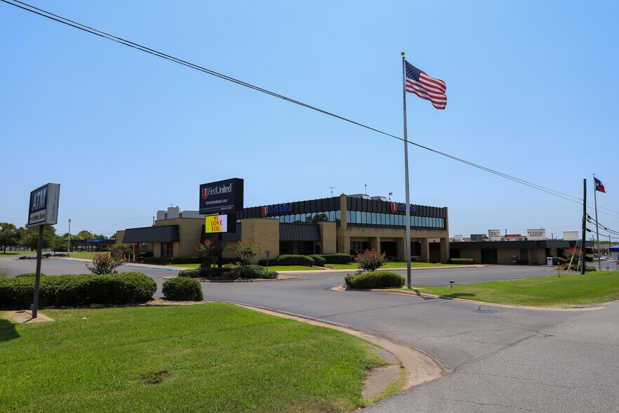 More Photos Of 2011 Texoma Pky, Sherman Office For Lease