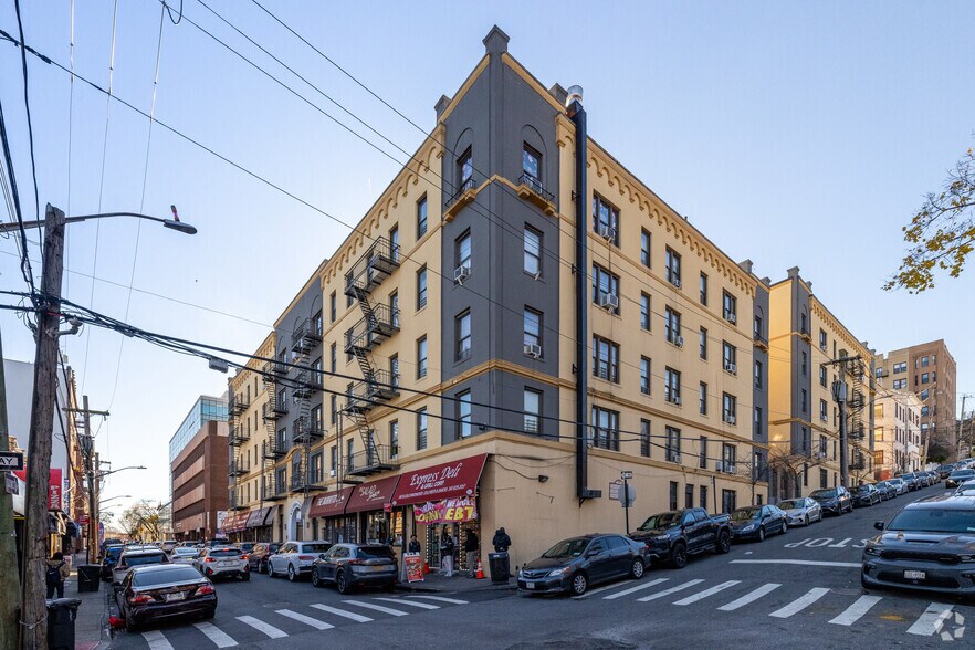 More Photos Of 100 Stuyvesant Pl, Staten Island Apartments For Lease