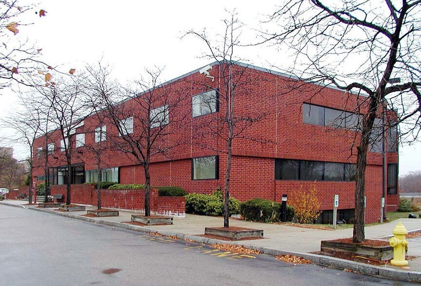 More Photos Of 340 Wood Rd, Braintree Medical For Lease