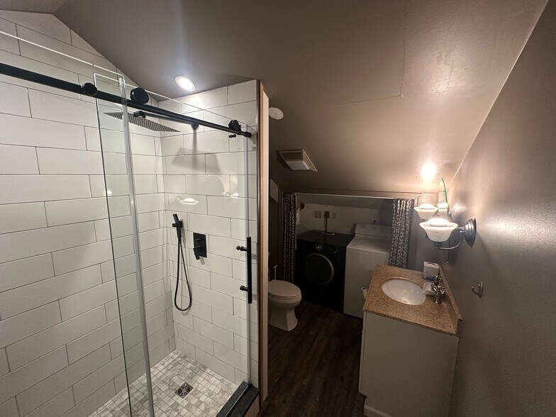More Photos Of 430 Carolina Way, Highlands Flex For Sale