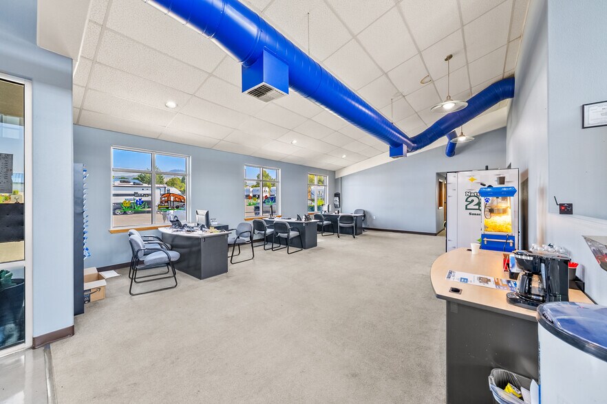 More Photos Of 3976 Crater Lake Ave, Medford Auto Dealership For Lease