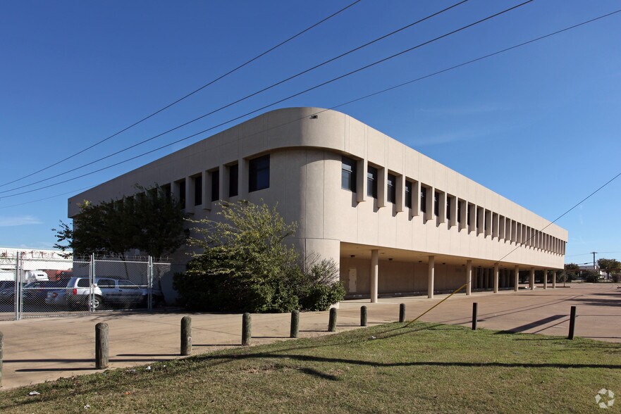 More Photos Of 2535 Manana Dr, Dallas Showroom For Sale