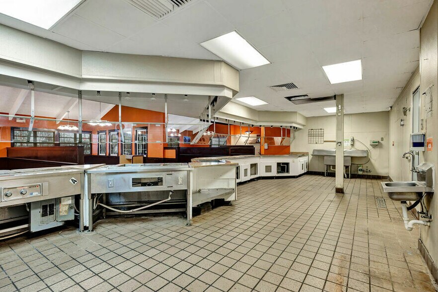 More Photos Of 12090 Mason Montgomery Rd, Cincinnati Restaurant For Lease