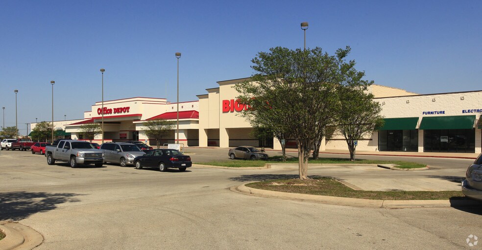 More Photos Of 850 N Bell Blvd, Cedar Park Freestanding For Lease