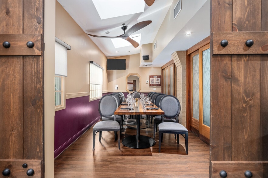 More Photos Of 110 S Pitt St, Alexandria Storefront Retail Residential For Sale