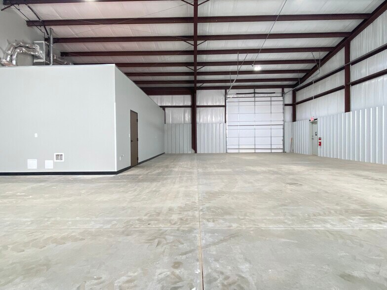 More Photos Of 7605 NW 79th Pl, Oklahoma City Industrial For Lease