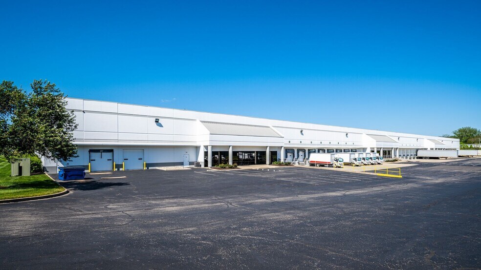 More Photos Of 12000 Mosteller Rd, Blue Ash Warehouse For Lease