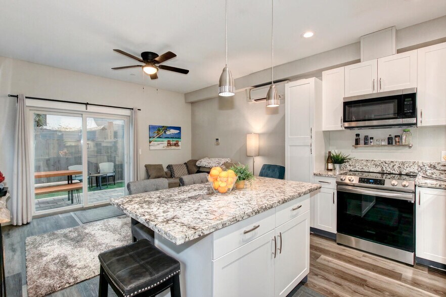 More Photos Of 1413-1415 Victorian Aly, Sacramento Apartments For Sale