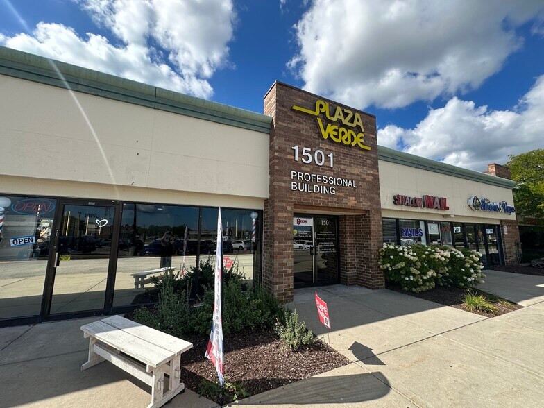 More Photos Of 1397-1501 W Dundee Rd, Buffalo Grove Freestanding For Lease