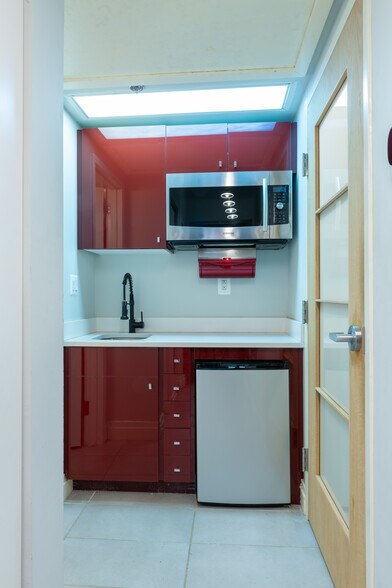 More Photos Of 3145 Mount Vernon Ave, Alexandria Office For Sale