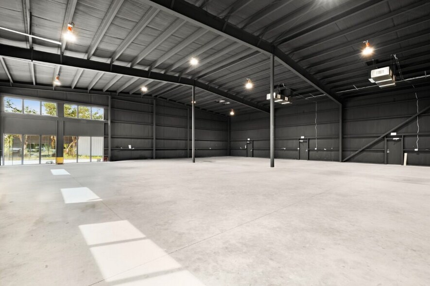 More Photos Of 14510 Fitzhugh Rd, Austin Warehouse For Sale