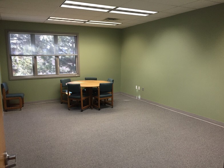 More Photos Of 20 W Dry Creek Cir, Littleton Medical For Lease