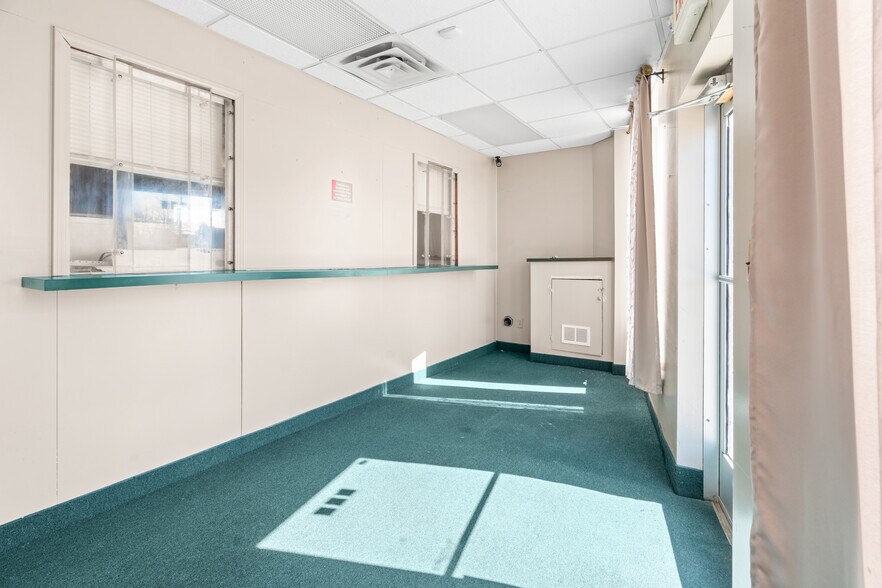 More Photos Of 220 Southfield Rd, Ecorse Storefront Retail Residential For Sale