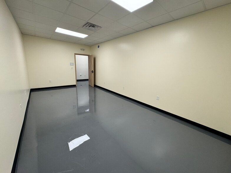 More Photos Of 110 Main St., Alexander City Loft Creative Space For Lease