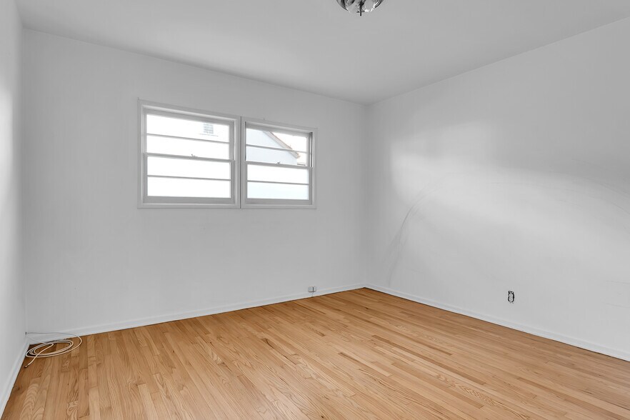 More Photos Of 2440 Arizona Ave, Santa Monica Apartments For Sale