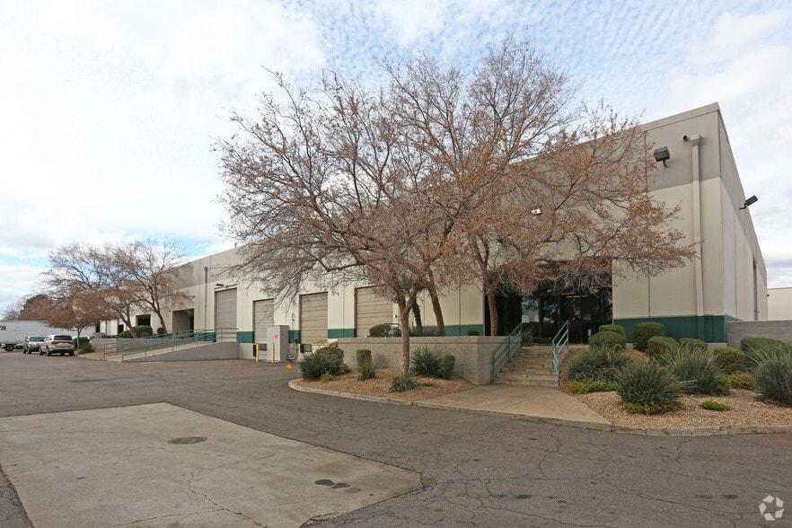 More Photos Of 808-820 W Geneva Dr, Tempe Warehouse For Lease