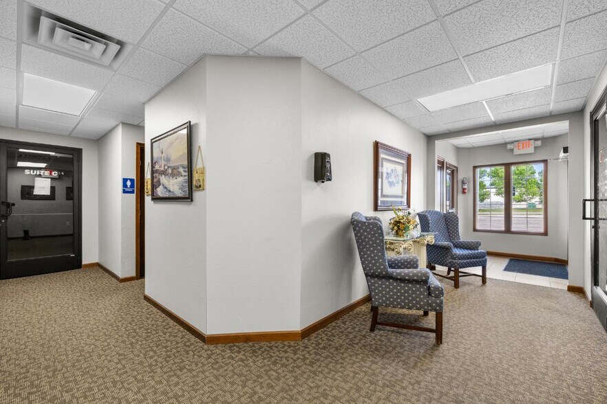 More Photos Of 2000 Burdick Expy E, Minot Office For Lease