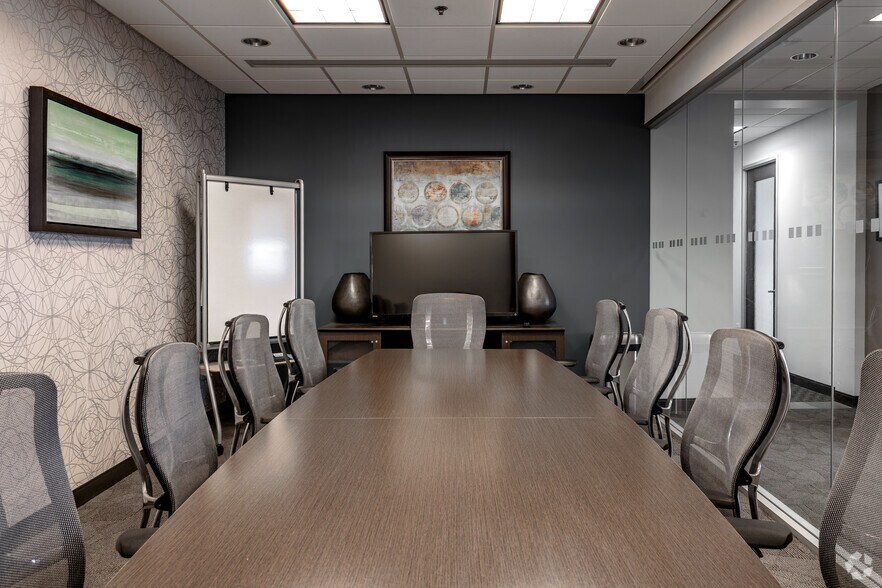 More Photos Of 2355 Highway 36 W, Roseville Coworking Space