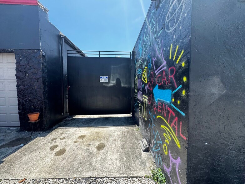 More Photos Of 5612 Dewey St, Hollywood Light Manufacturing For Lease