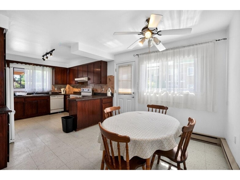 More Photos Of 417 - 425 Ave 76e, Lasalle Multifamily For Sale