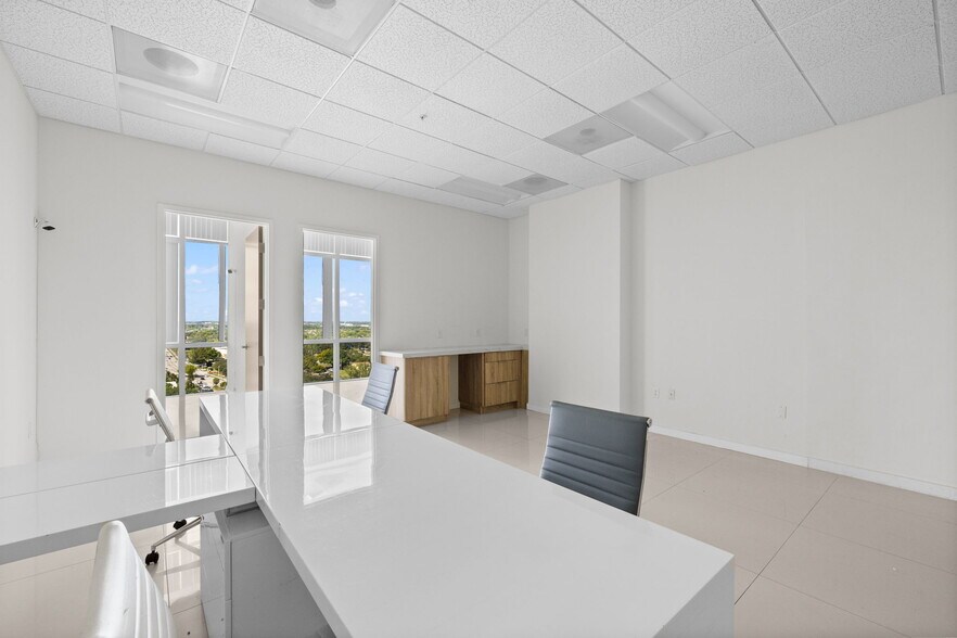 More Photos Of 20200 W Dixie Hwy, Aventura Medical For Lease
