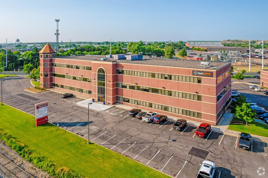 More Photos Of 101 Broadway St W, Osseo Office For Lease