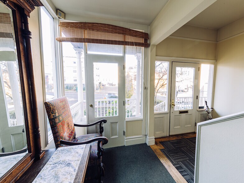 More Photos Of 1318 SW 12th Ave, Portland Office For Sale