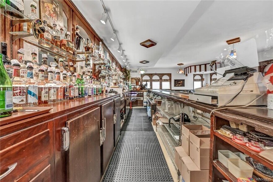 More Photos Of 3019 Pine Ave, Niagara Falls Restaurant For Sale