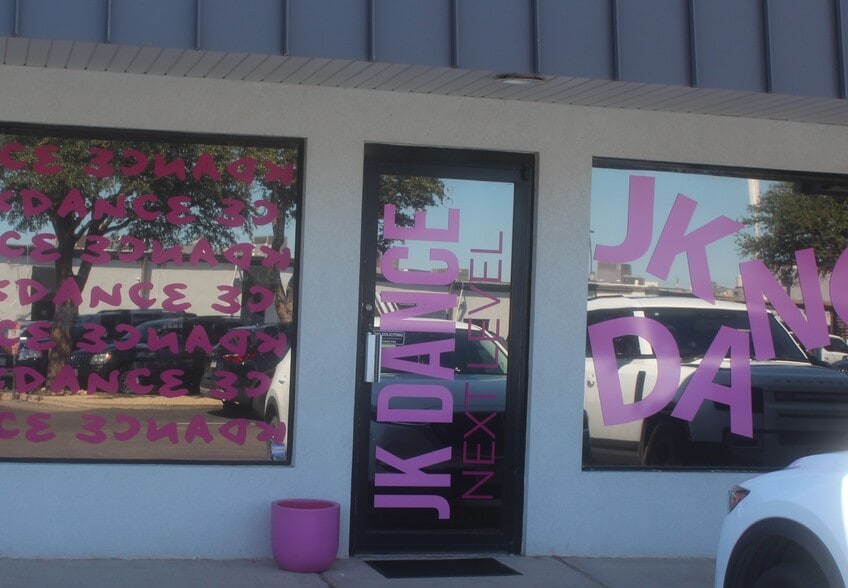 More Photos Of 3211 Wadley Ave, Midland Unknown For Lease