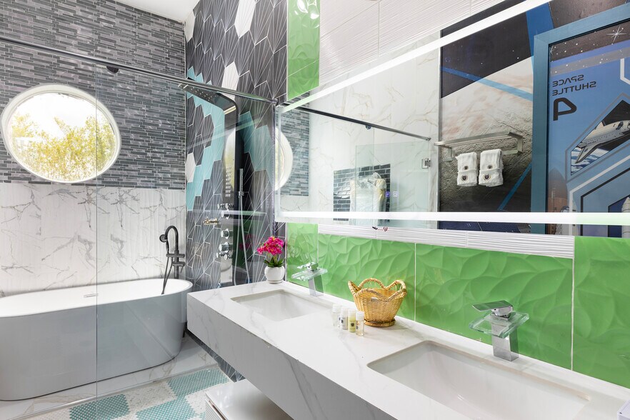 More Photos Of 1015 Fantasy Dr, Davenport Specialty For Sale