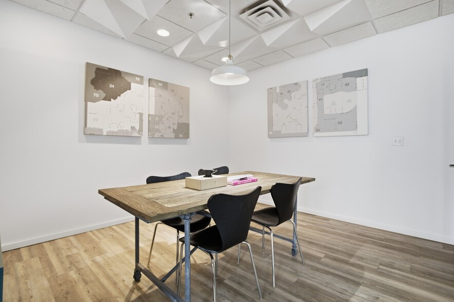 More Photos Of 9411 98 Av NW, Edmonton Office For Sale