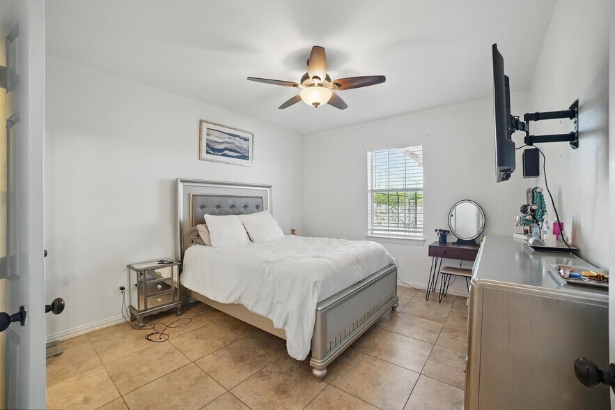 More Photos Of , Lavon Unknown For Sale