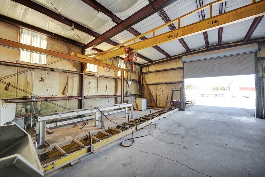 More Photos Of 2110 W 44th St, Odessa Industrial For Sale